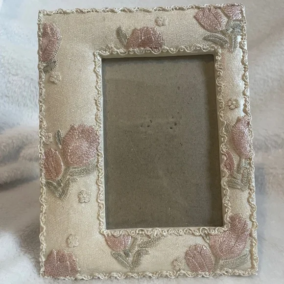 Picture frame - Picture 1 of 2